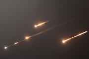 生辰八字伊朗以导弹齐射回应以色列的大规模袭击